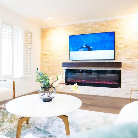 Grand Lux 4Br Prime Location & Serene Yard